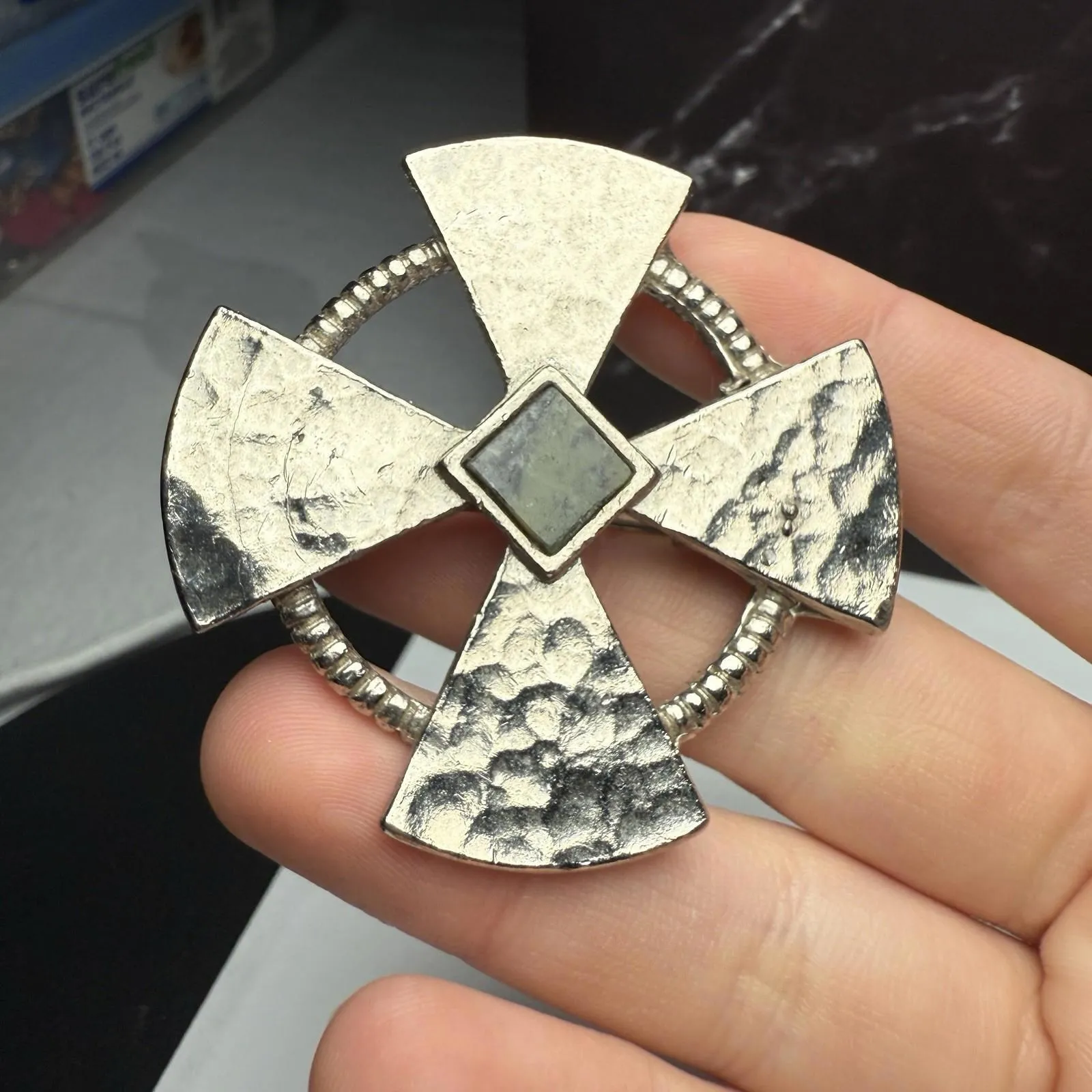 Shannon Signed Celtic Cross Brooch Pin Silver Tone / Green - Image 11