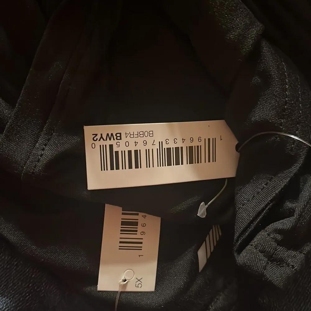 NWT Amazon Essentials Women's Tech Stretch Short - Image 10