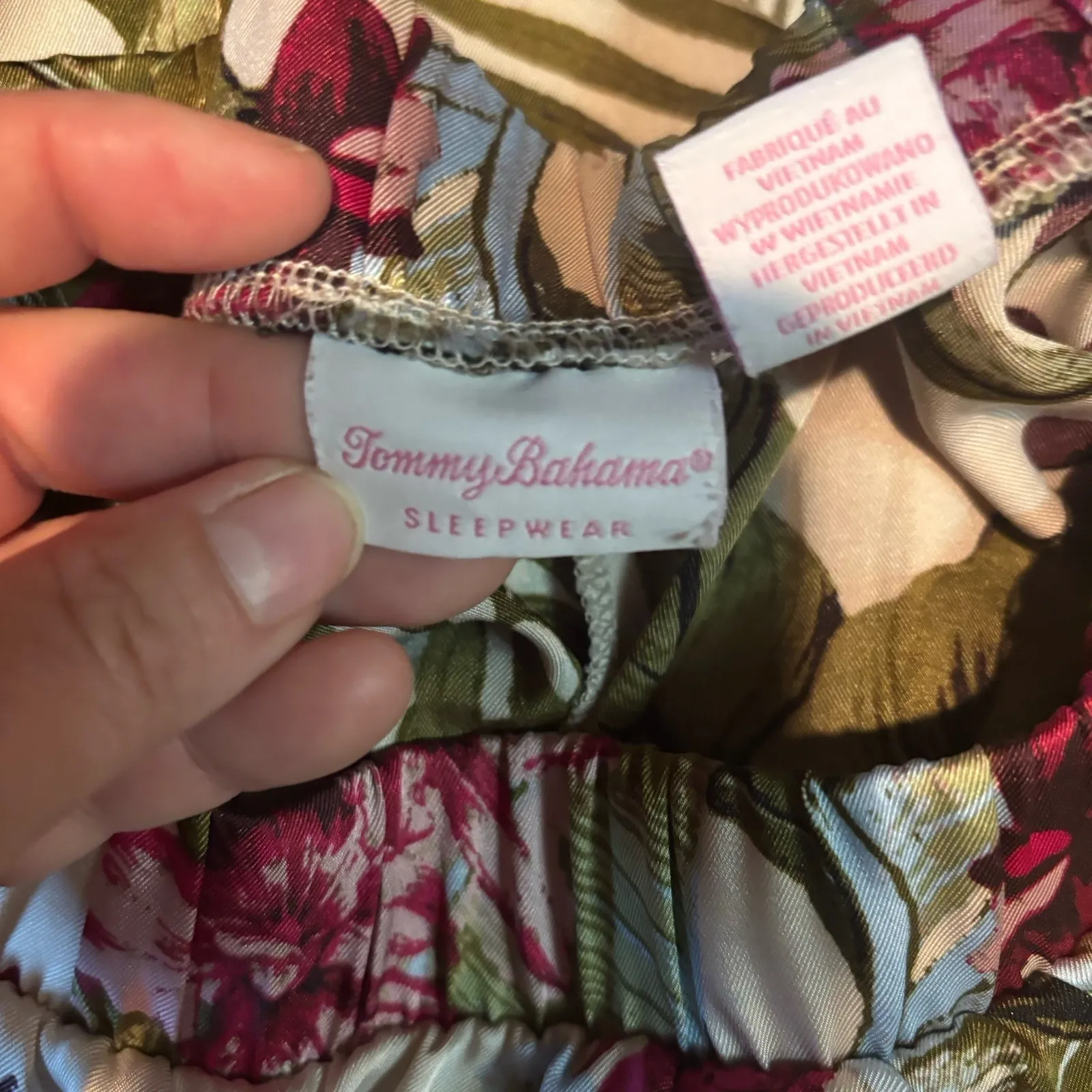 Tommy Bahama Sleepwear Women's Floral‎ Tropical Print Satin Pajama Pants Medium - Image 5