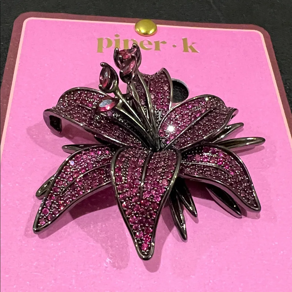 Piper K | Rhinestone Lilly 🌺 Brooch - Image 4