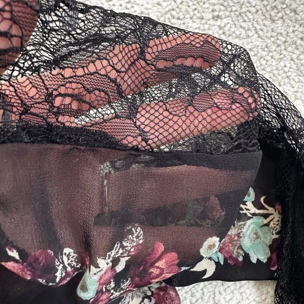 BCBGeneration  Lace Long Sleeve Partian Open Back Floral Pattern Romper Sz 2 - Image 7