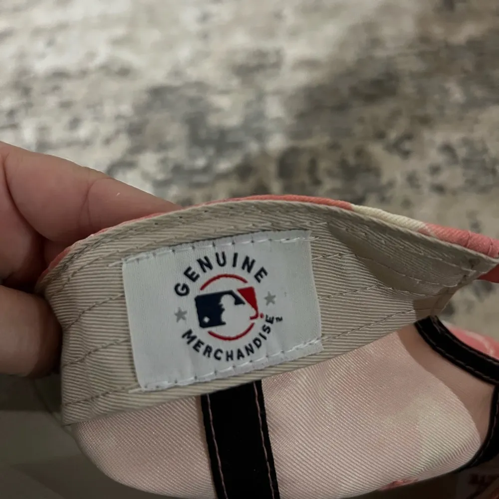 Fan Favorite New York Yankees Pink Camo Baseball Cap - Image 4