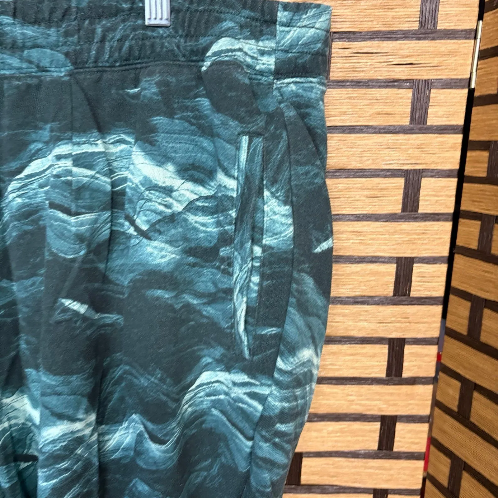 Fabletics Green And Blue Sweatpants Size 2X - Image 4