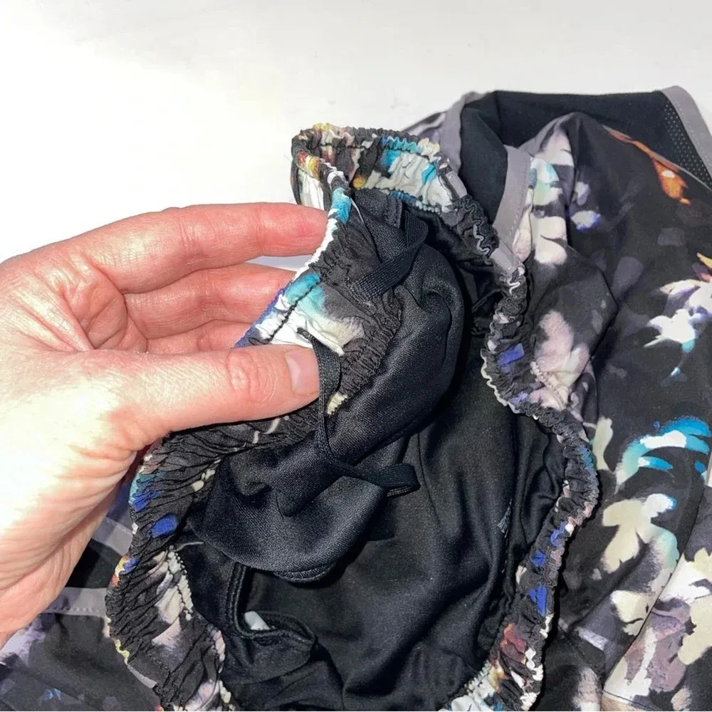 Nike Tempo Floral 3 inch Running Shorts Size Small - Image 8