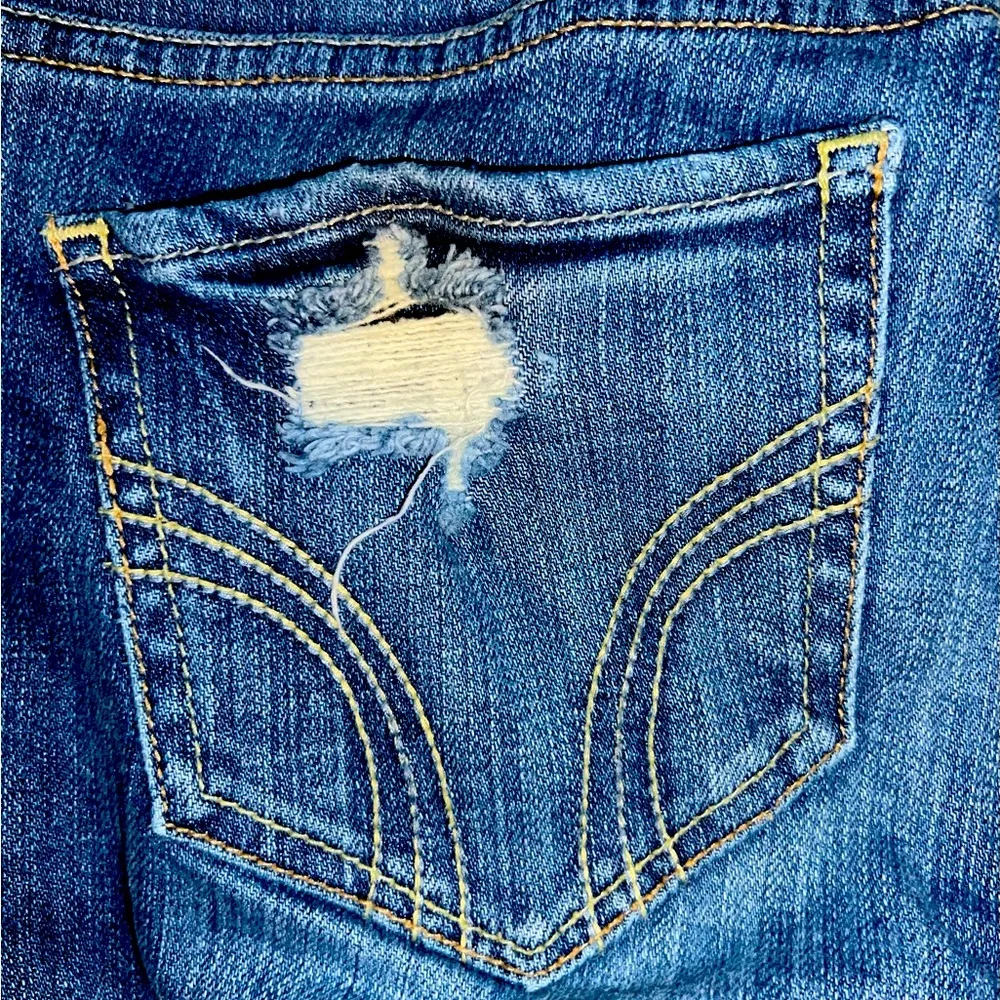 Hollister California Women’s Distressed Jeans Size 3S (W 26, L 31) - Image 6