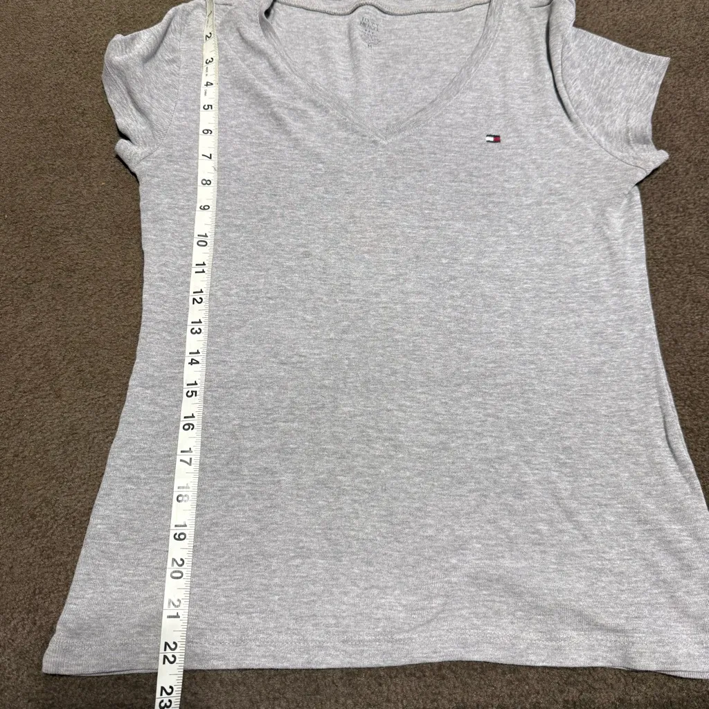 Tommy Hilfiger Women's Heather Gray V-Neck Tee - Image 5