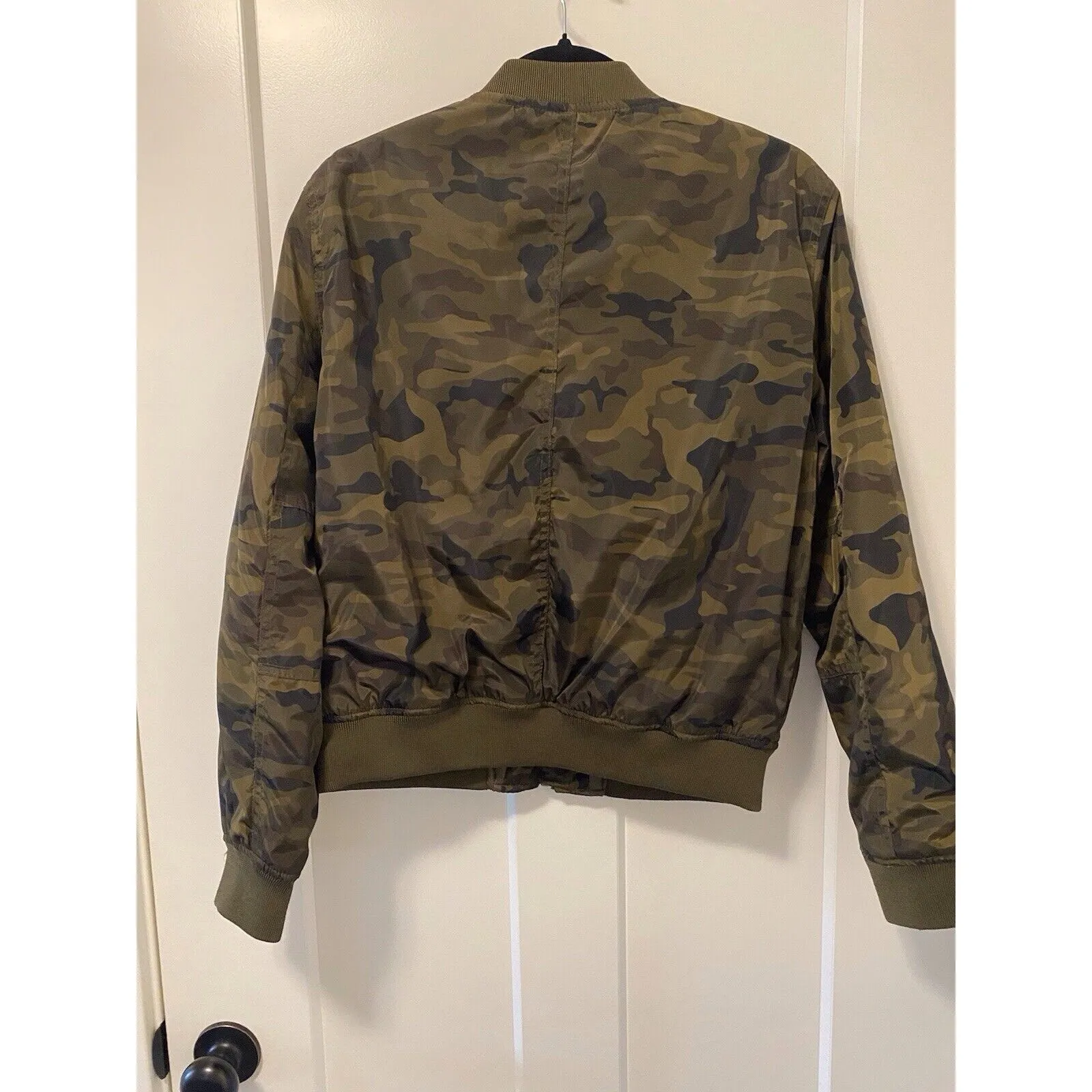 Xhilaration  women’s/junior bomber Camo jacket‎ Size Medium - Image 6