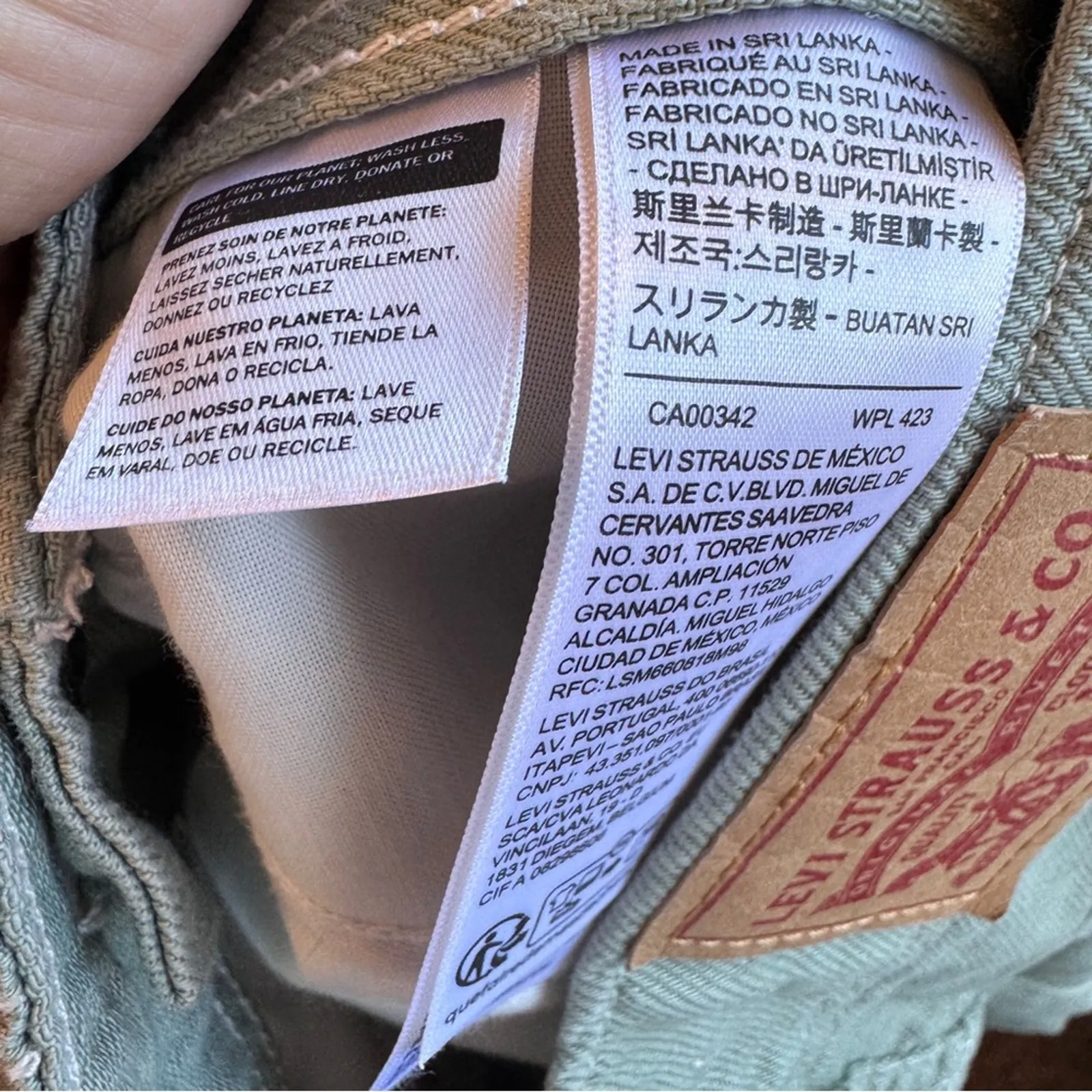 Levi’s Sage Green High Waisted Mom Jean Shorts Womens 24 Classic Beachy Summer - Image 7