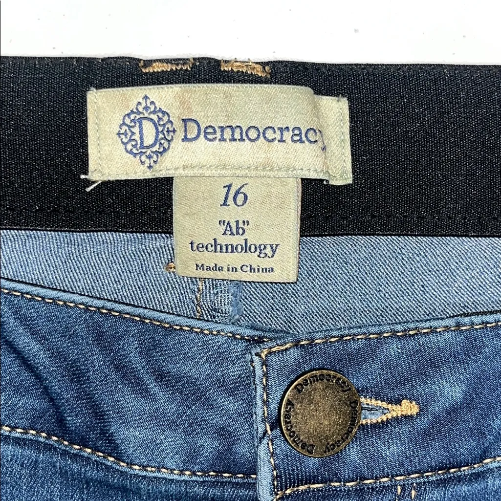 Democracy Size 16 Blue Denim AB Technology 12.5” Inseam Bermuda Jean Shorts - Image 3