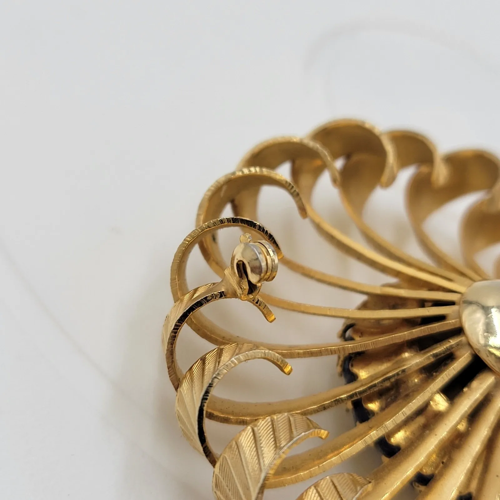 Vintage Rhinestone Pinwheel Brooch 2" Blue Green Gold Tone Crown Setting Pin - Image 6