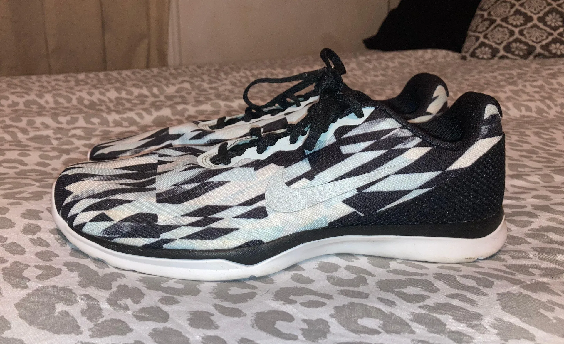 Nike Sneakers - Image 2