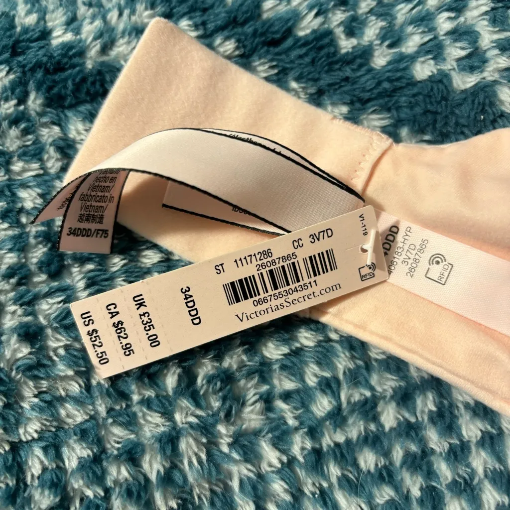 Victoria's Secret Blush Bra and Panty Set - Image 12