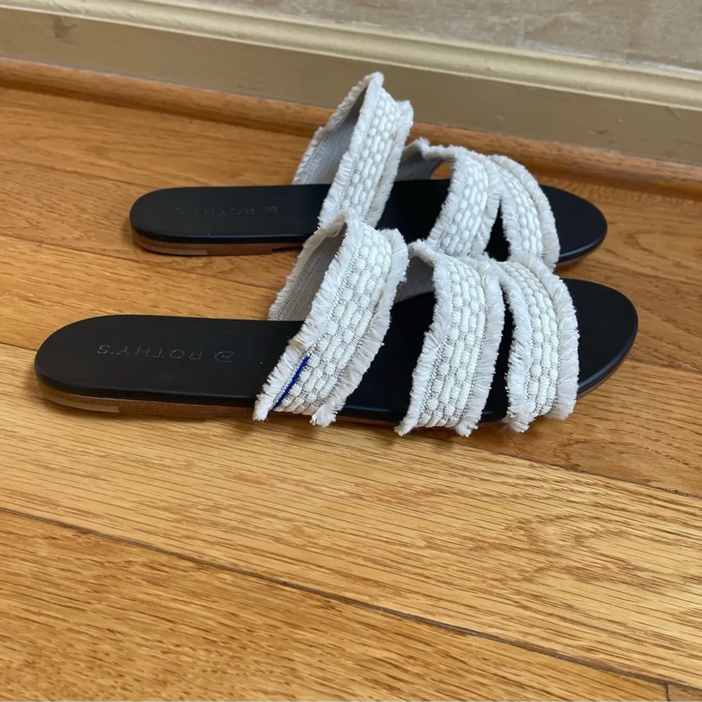 ROTHY’S retired triple band seashell fringe white slip on flat sandals Sz 10 - Image 7