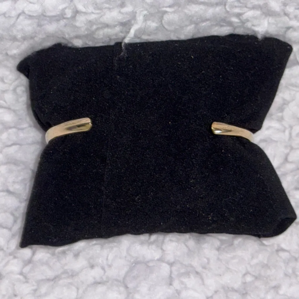 Chic Gold Bangle Bracelet - Image 2