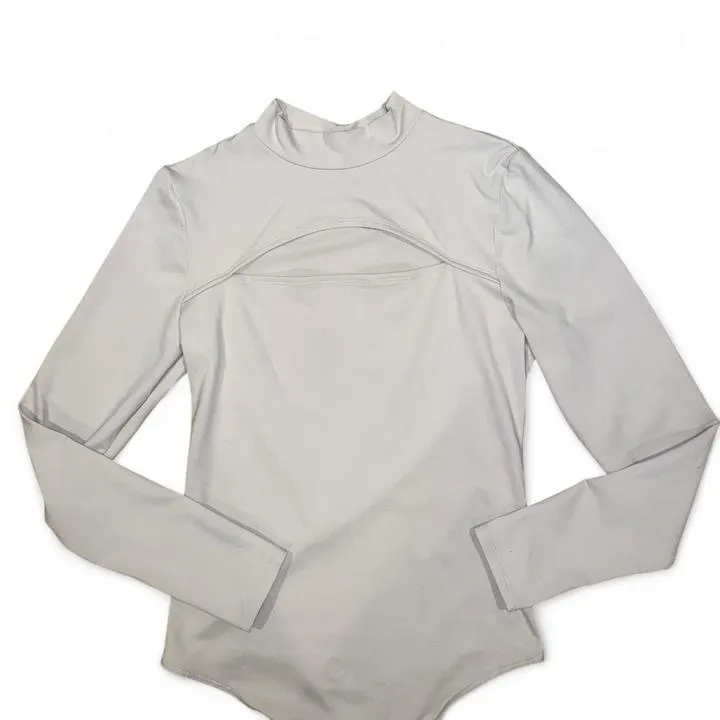 Abercrombie & Fitch beige bodysuit with cutout and mock neck - Image 3