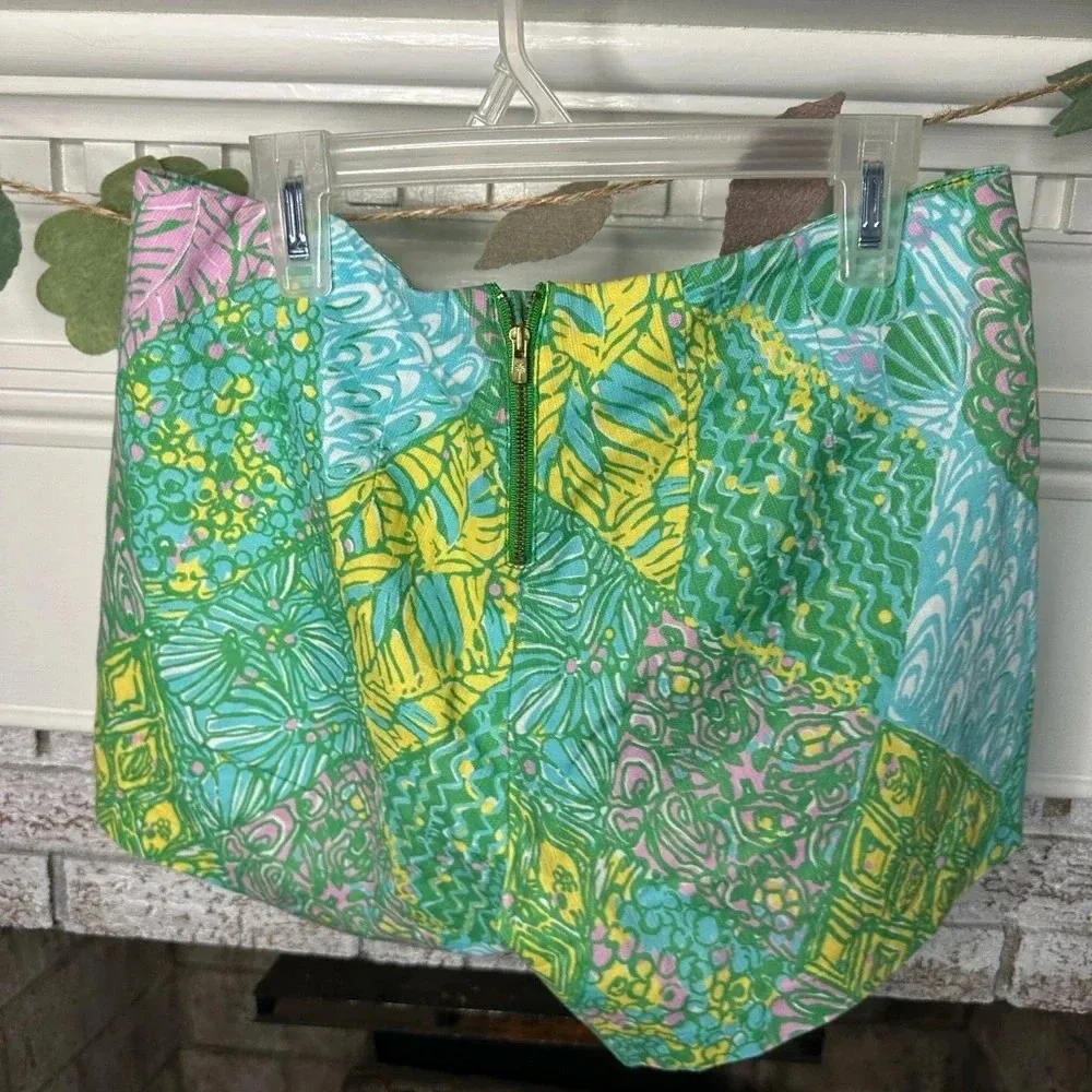 Lilly Pulitzer Liza shorts in colorful print size 4 - Image 2