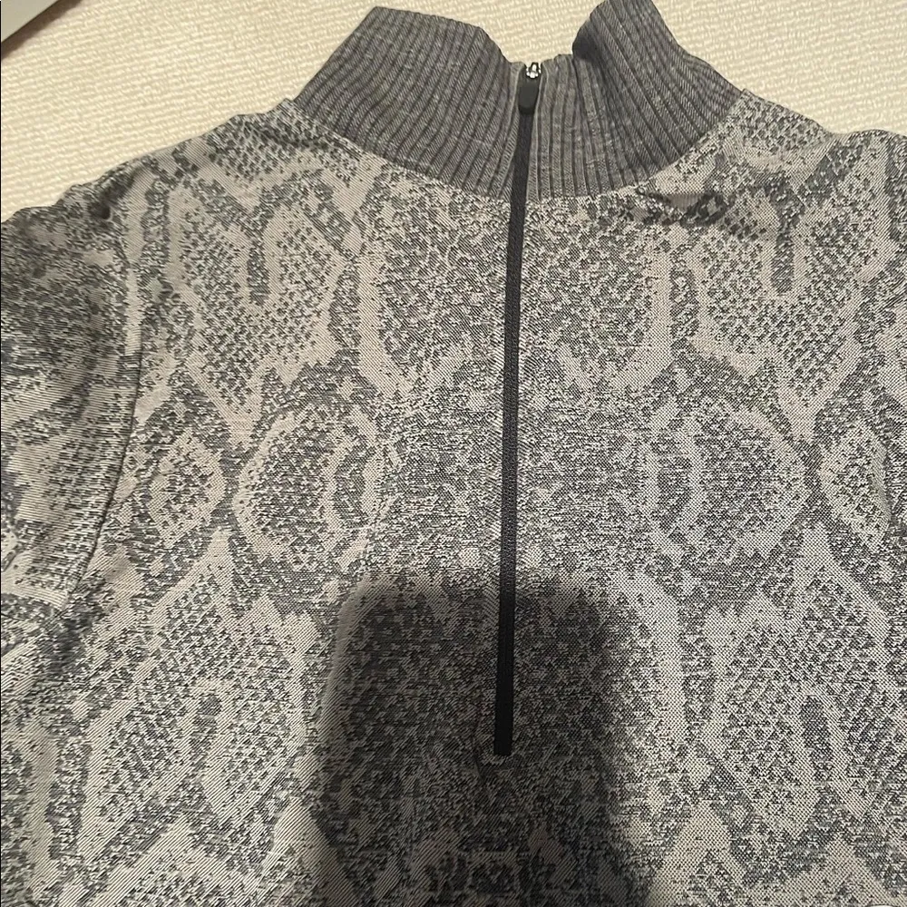 Varley  workout top - Image 5