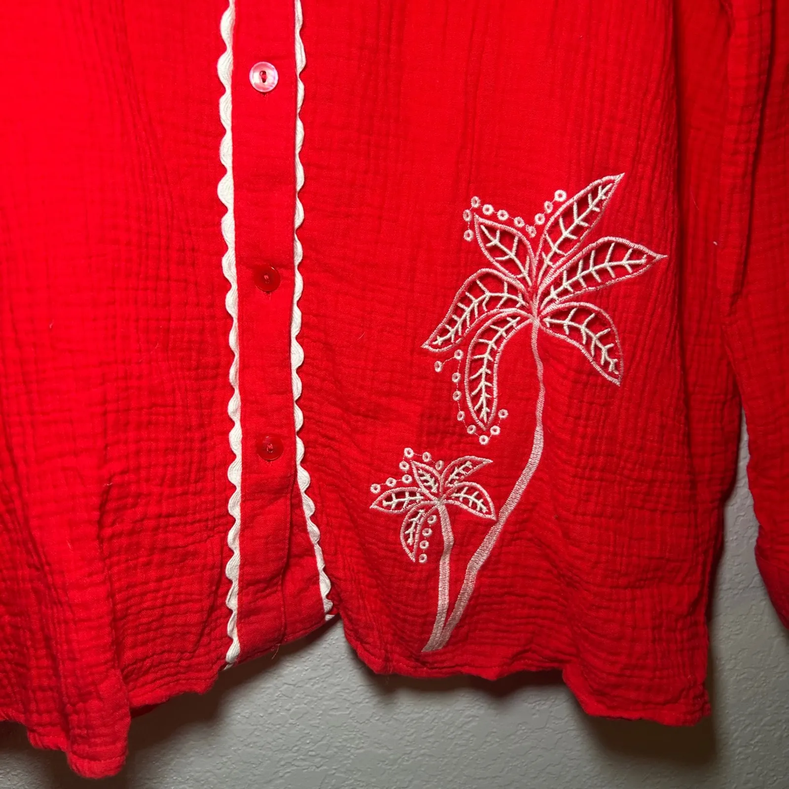 Susan Graver Red Cotton Gauze Palm Tree Embroidered Shirt Top Women's M resort - Image 4
