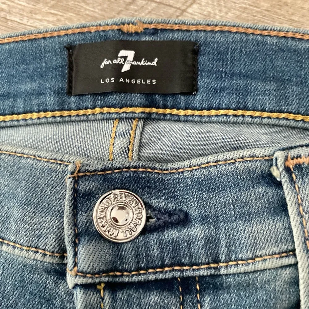 For All Mankind Josefina in Broken Twill
Vanity Sz 27 - Image 7