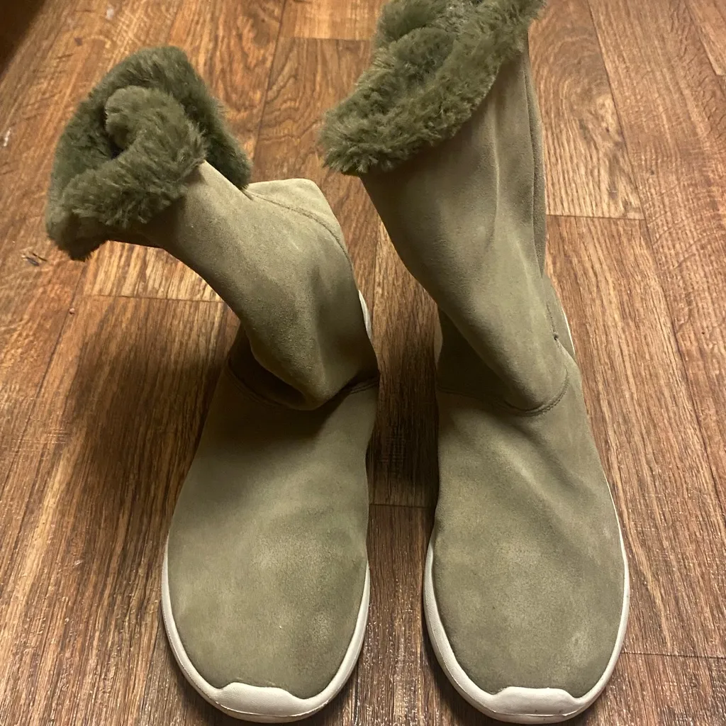 Skechers Womens On The Go Olive Green Goga Mat Boots 11 Suede Faux Fur SN 14633 - Image 3