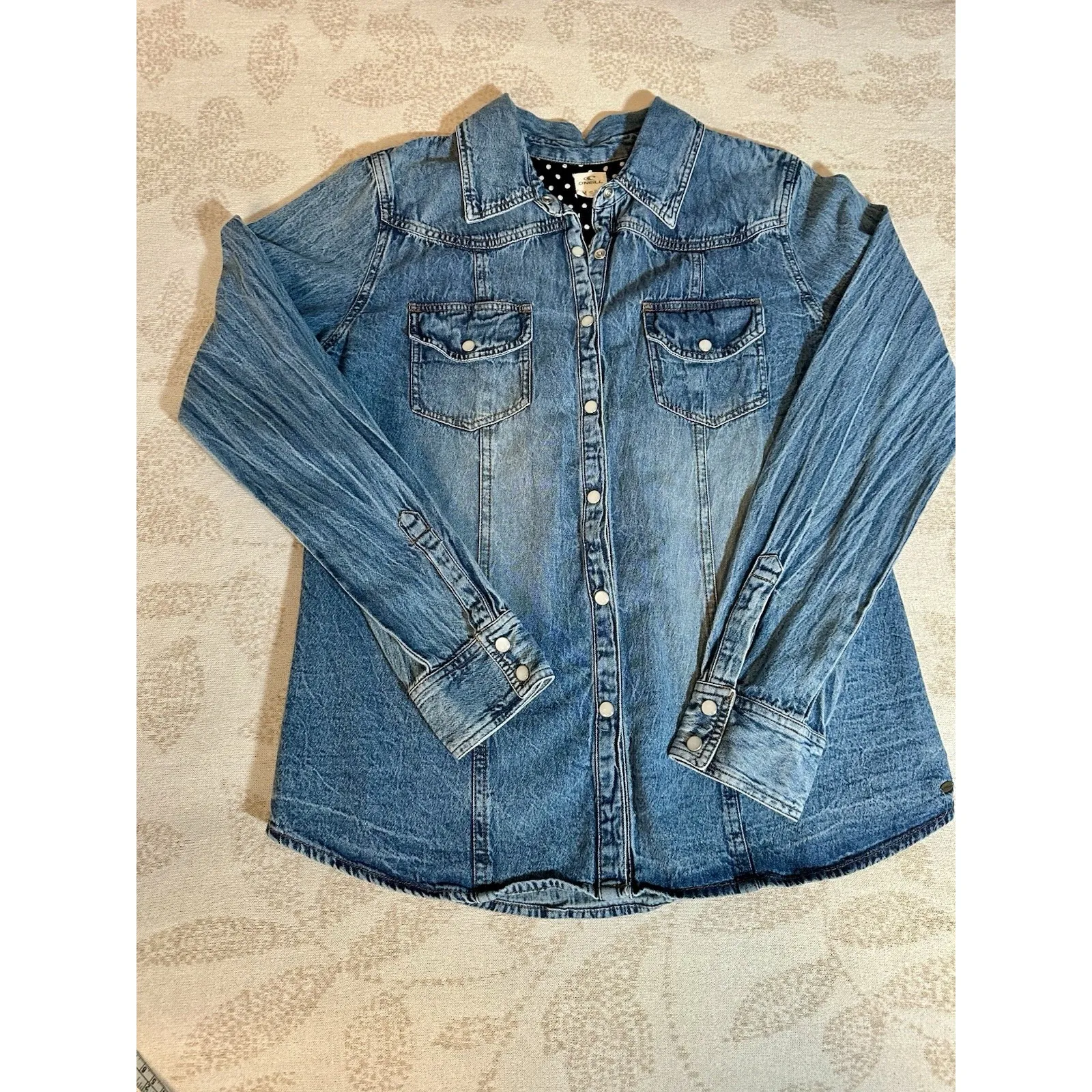 Ladies O'Neil Floral Embroidered Denim Shirt Size Medium - Image 8