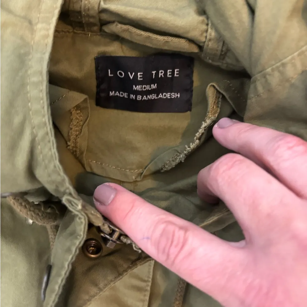 Love Tree Size Medium Olive colored lightweight jacket - Image 4