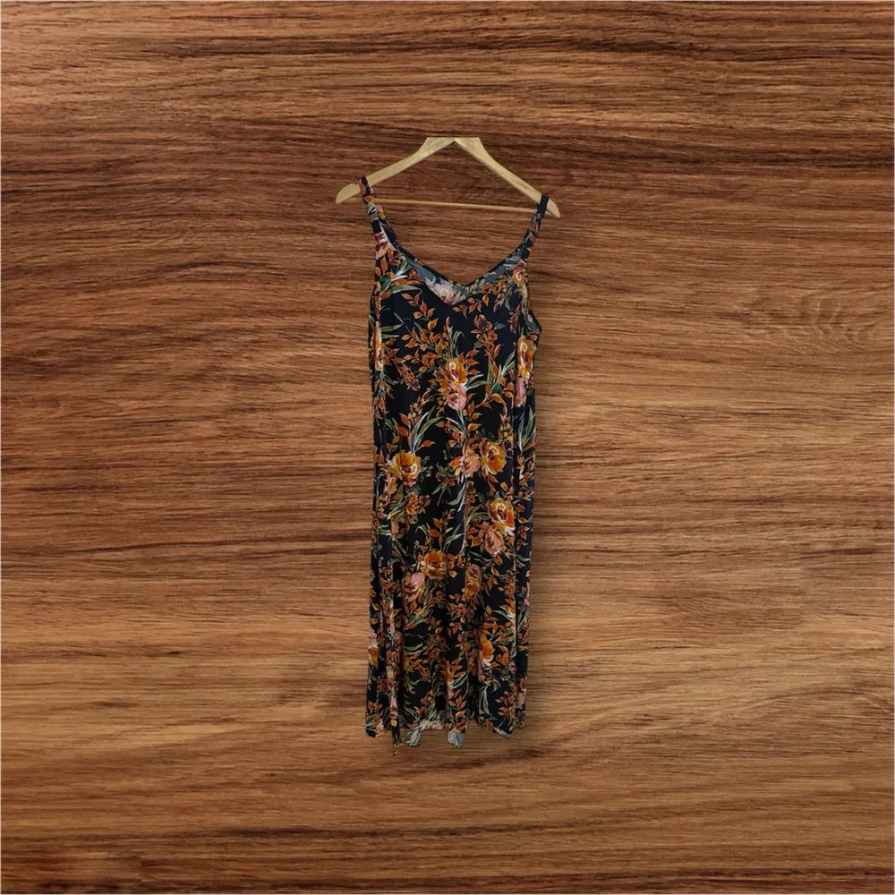 MSK brand maxi dress, size large, with a black background and a floral pattern Blue - Image 6