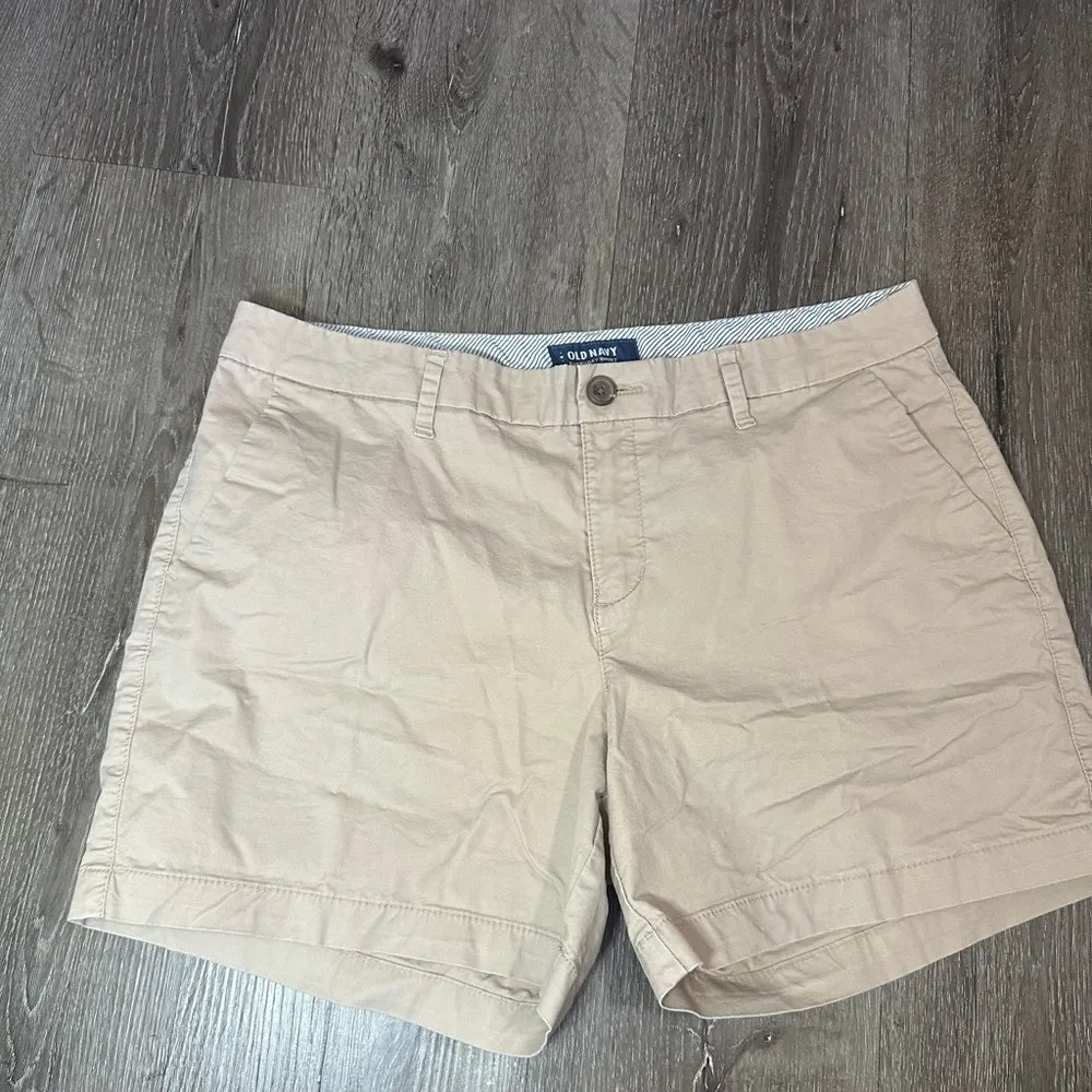 Old Navy Khaki Everyday Shorts size 10 - Image 3