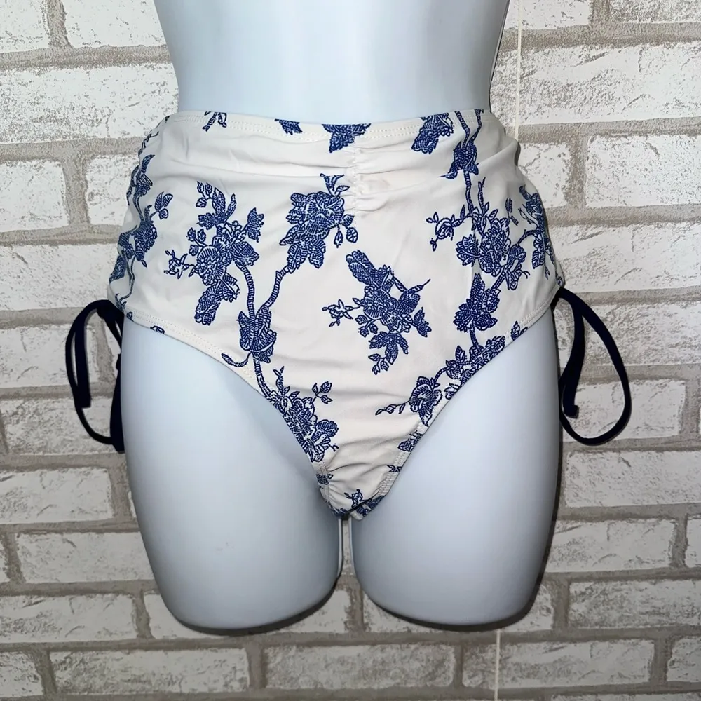 High waisted ruched sides bikini bottom - Image 2