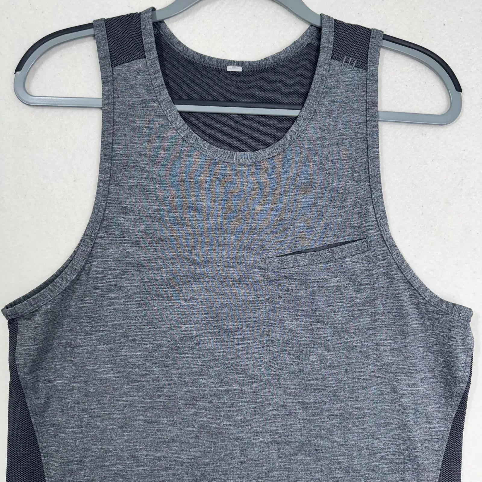 Lululemon Gray Muscle Running Athletic Tank Top Mesh Back Front Pocket Medium - Image 3