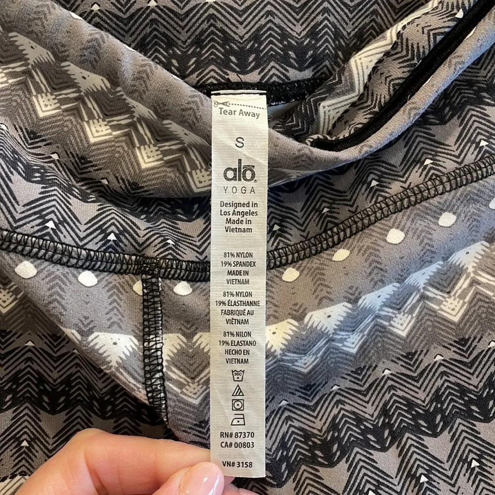 ALO Goddess legging RARE Tribal print SZ SMALL - Image 7