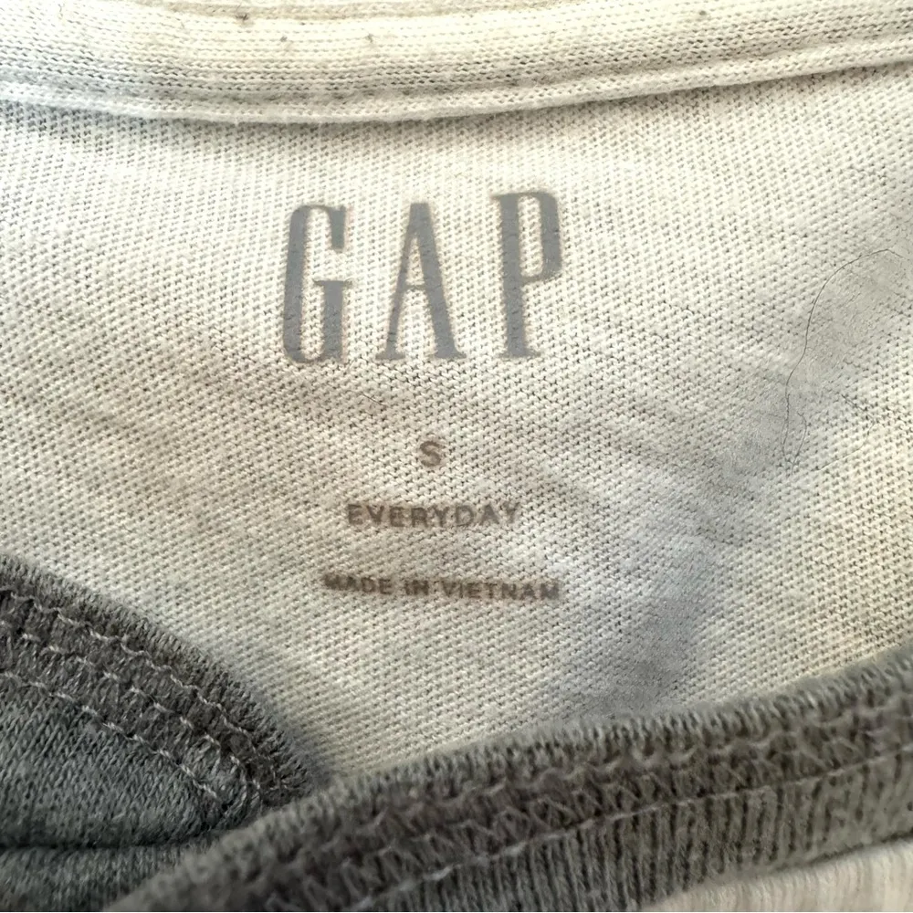 GAP raglan long sleeve top, unisex, size S - Image 6