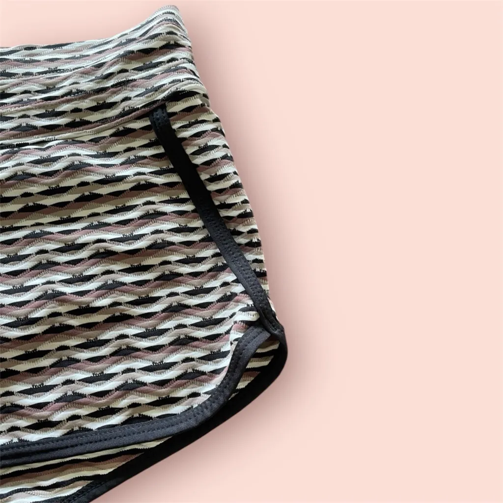 Athleta Waveline Kata Swim Short in Foxtail Taupe size XS - Image 4