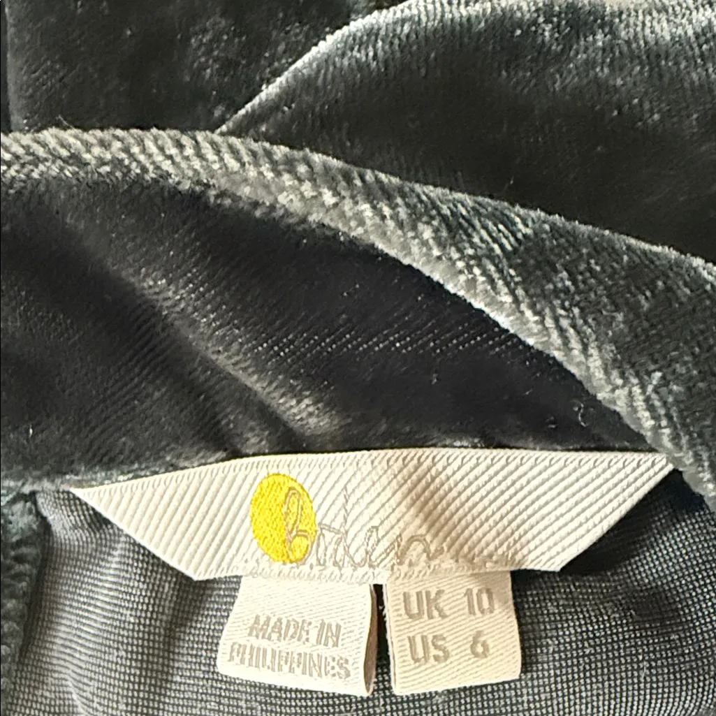 Boden Elegant Velvet forest green Top size 6 - Image 4