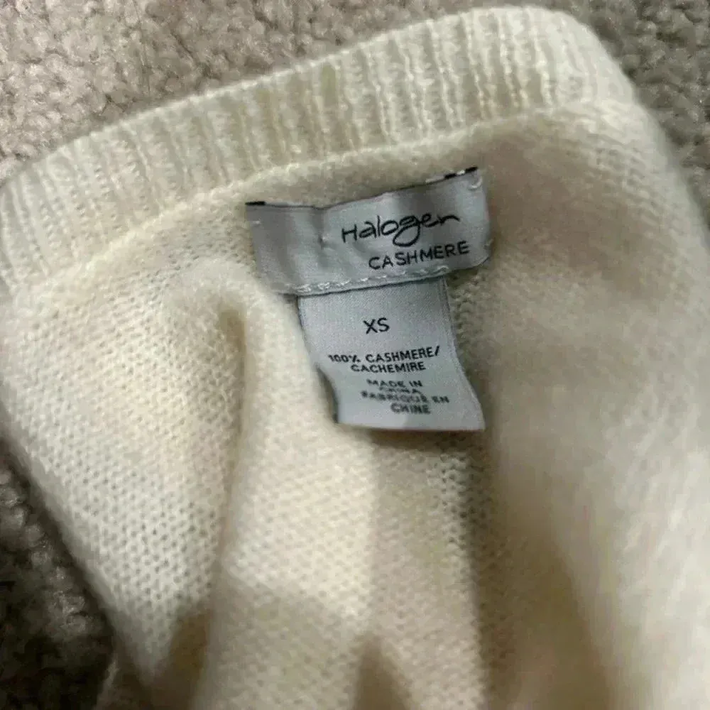 Halogen vneck 100% cashmere Sweater - Image 3