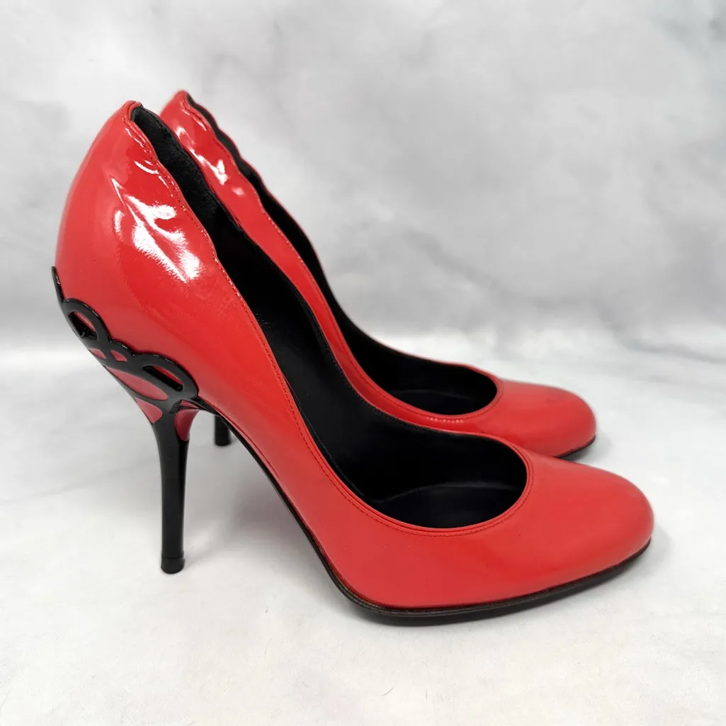 Giorgio Armani Patent Leather Ornate Filigree Pumps Heels Designer Coral Black - Image 3