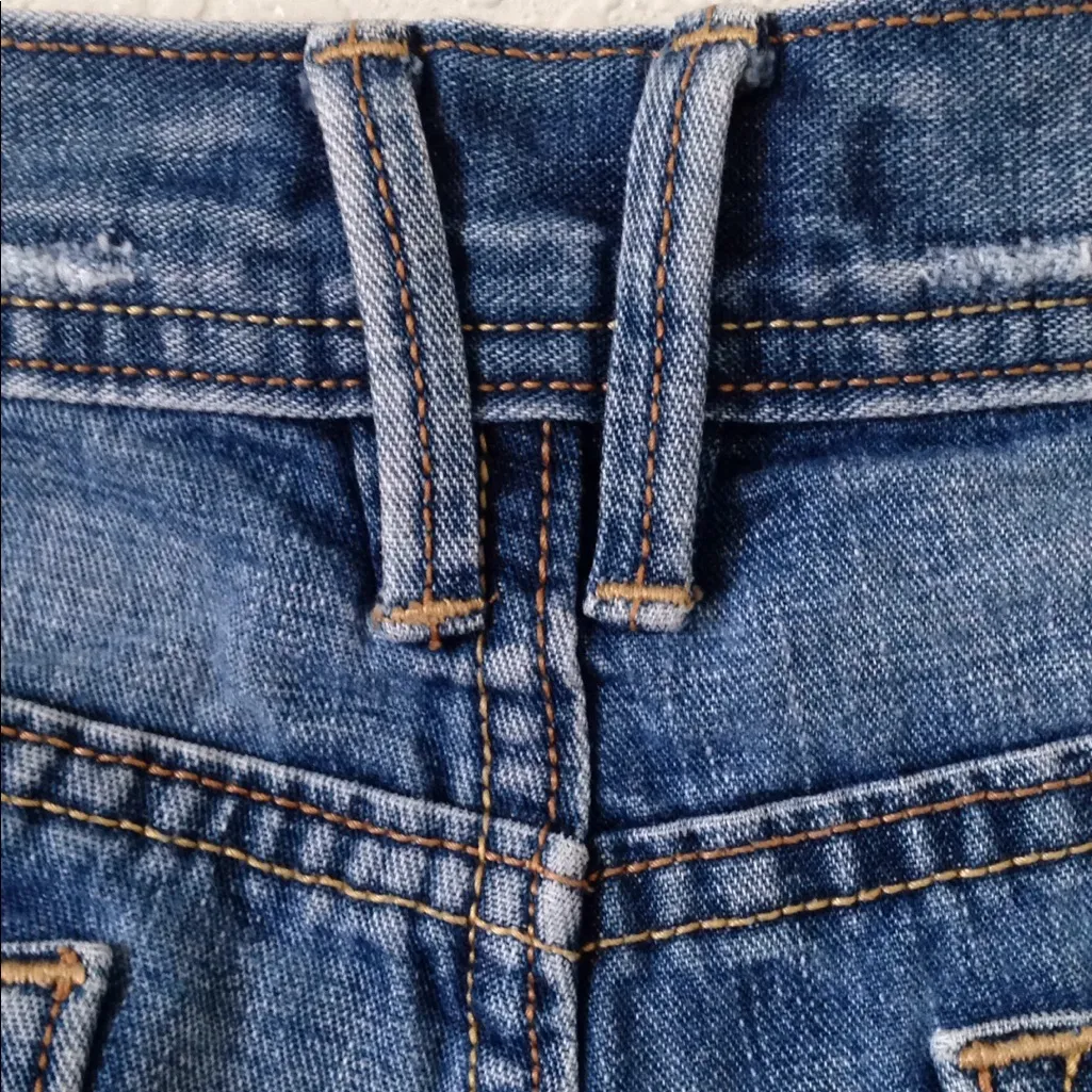 FINAL MARKDOWN Ladies' Old Navy Mid-Rise Cutoff Shorts (8) - Image 7