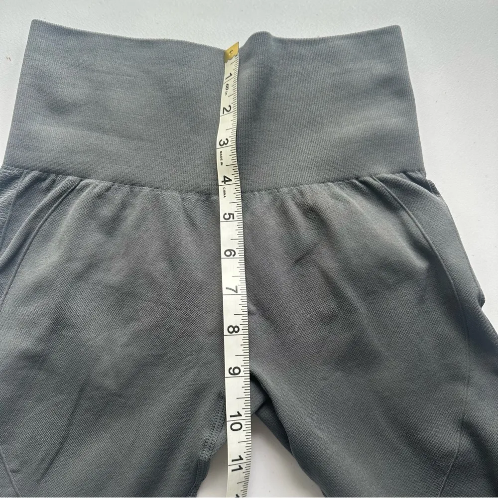 Halara Women's Gray Booty Scruching Cropped Leggings, NWOT - Image 4