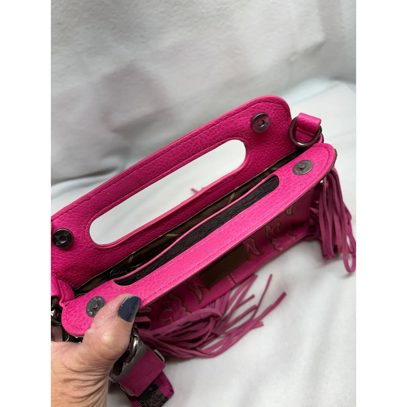 Wrangler Western Hot Pink‎ Fringe Embossed Clutch Handbag Purse With Strap NWT - Image 7