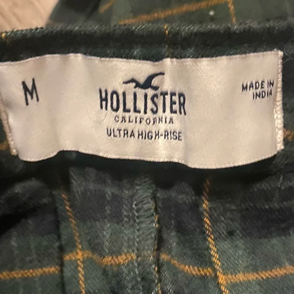 EUC Hollister Pleated Plaid Mini Skirt Size Medium School Girl Preppy Valley - Image 4
