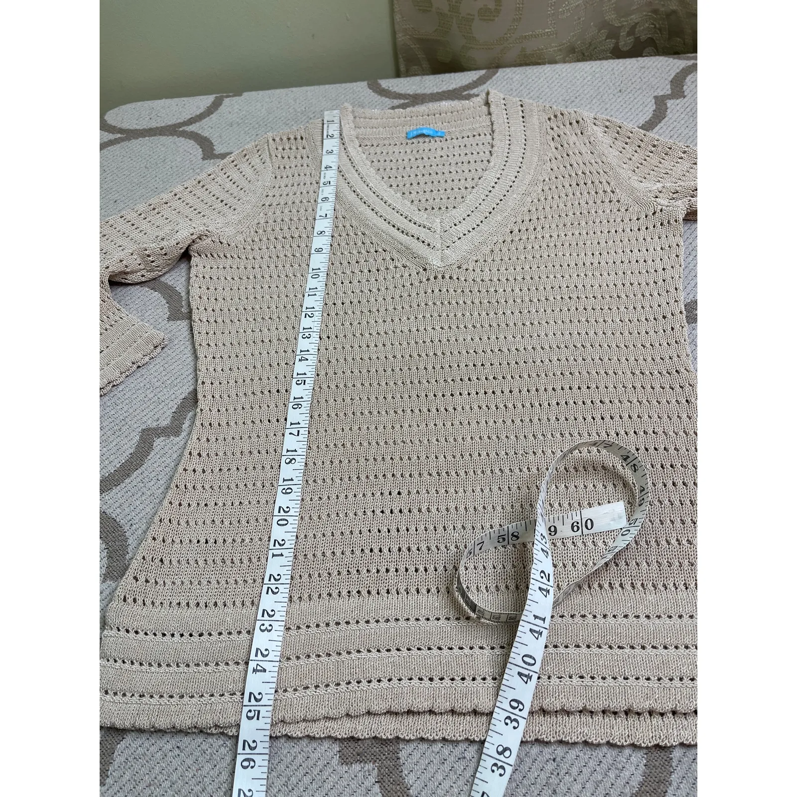 J. McLaughlin v-neckline loose knit 3/4 sleeve sweater, size small - Image 9