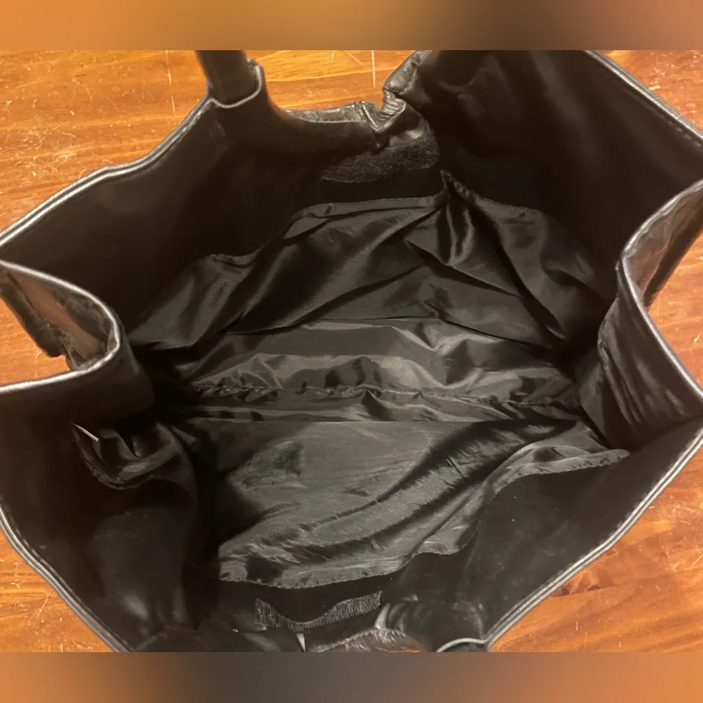 Vintage 80s black genuine leather oversized embossed patchwork tote/shoulder bag - Image 7