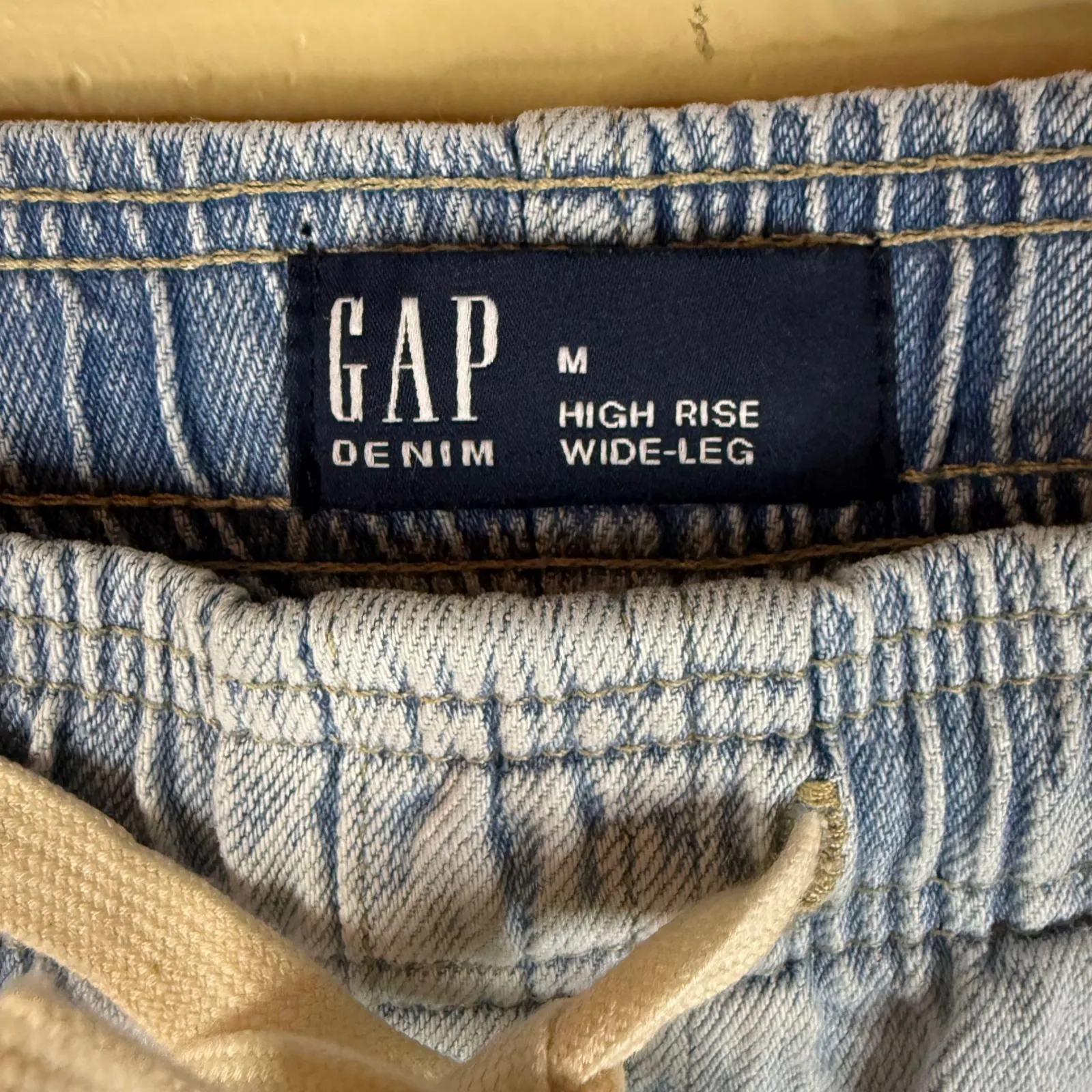 NWT GAP Denim High Rise Wide Leg Cropped Pants Light Wash Size Medium Grunge - Image 2
