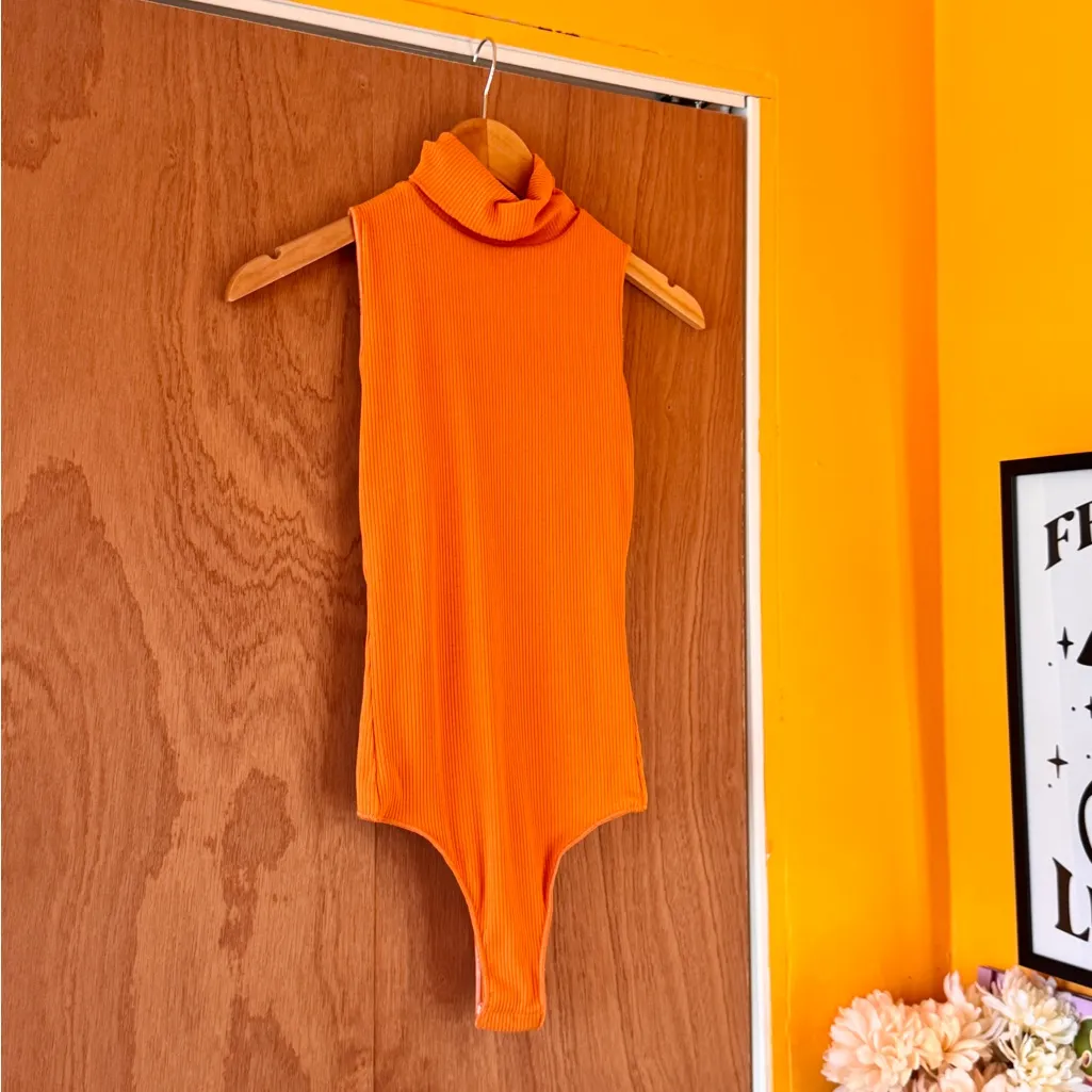🎅 3/$15 SALE Show Me Your Mumu Orange Turtleneck Bodysuit - Small - Image 4