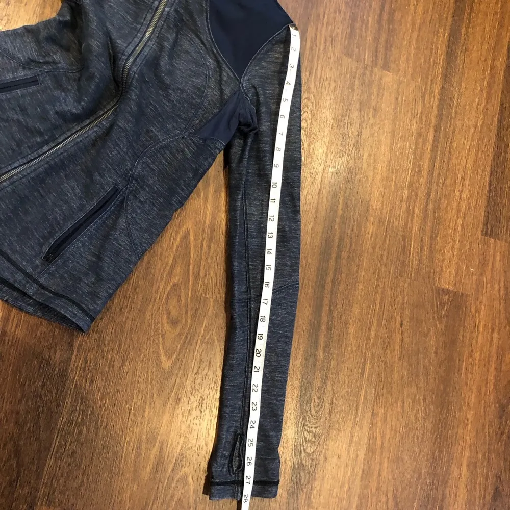 LULULEMON FORME JACKET IN SLUB DENIM BLUE/BLACK SIZE 6 - Image 6