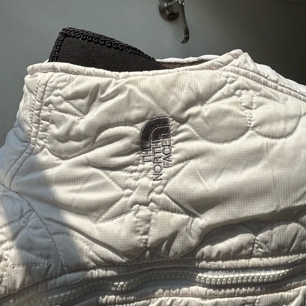 The North Face Quilted Puffer‎ Vest small layered hiking athleisure outdoors - Image 2
