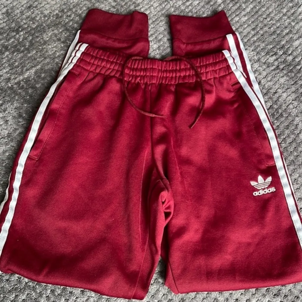Adidas Maroon Track Pants White Stripe Down Legs Size Small GUC #4601 - Image 2