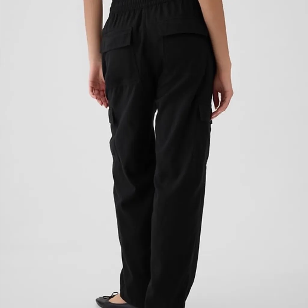 GAP Women's Black Jogger Pants - Image 2