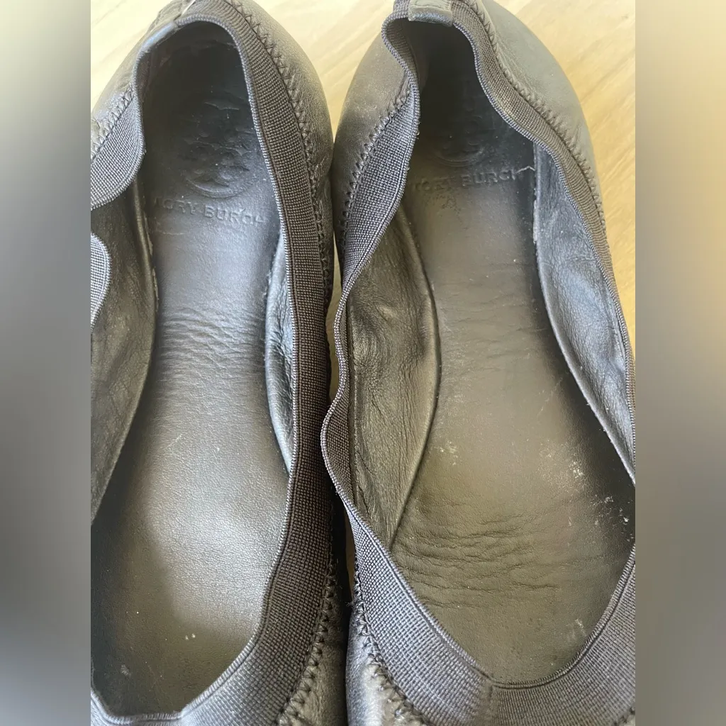 Tory Burch Black Leather Flats with Gold Logo - Image 9