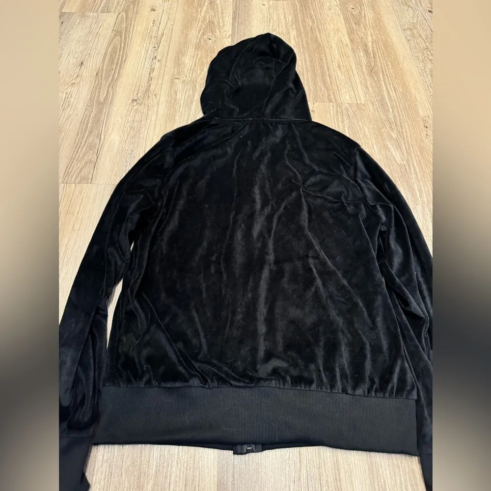 NWT Facitisu Velvet Zip - Image 9